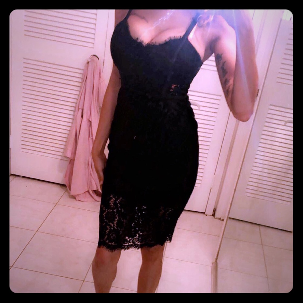 Little black lace dress!💃🏽
